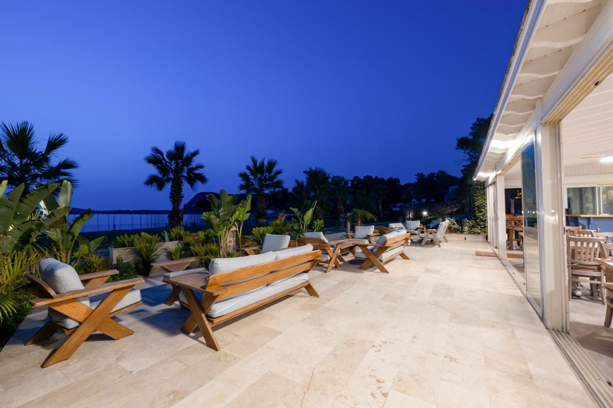Navalia Hotel Foça Buitenkant foto