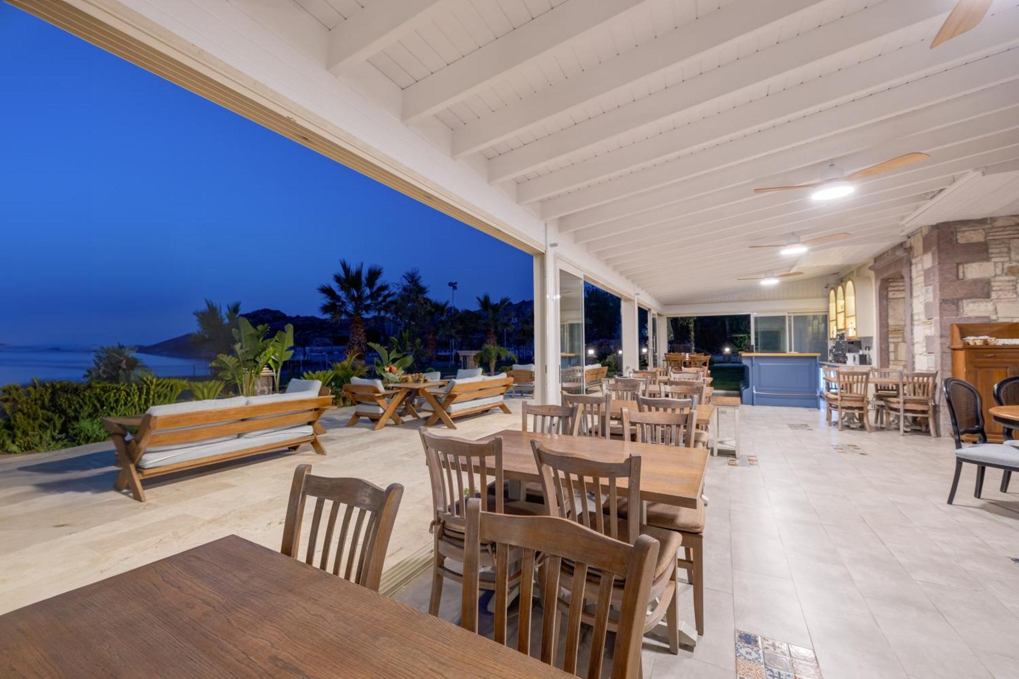 Navalia Hotel Foça Buitenkant foto
