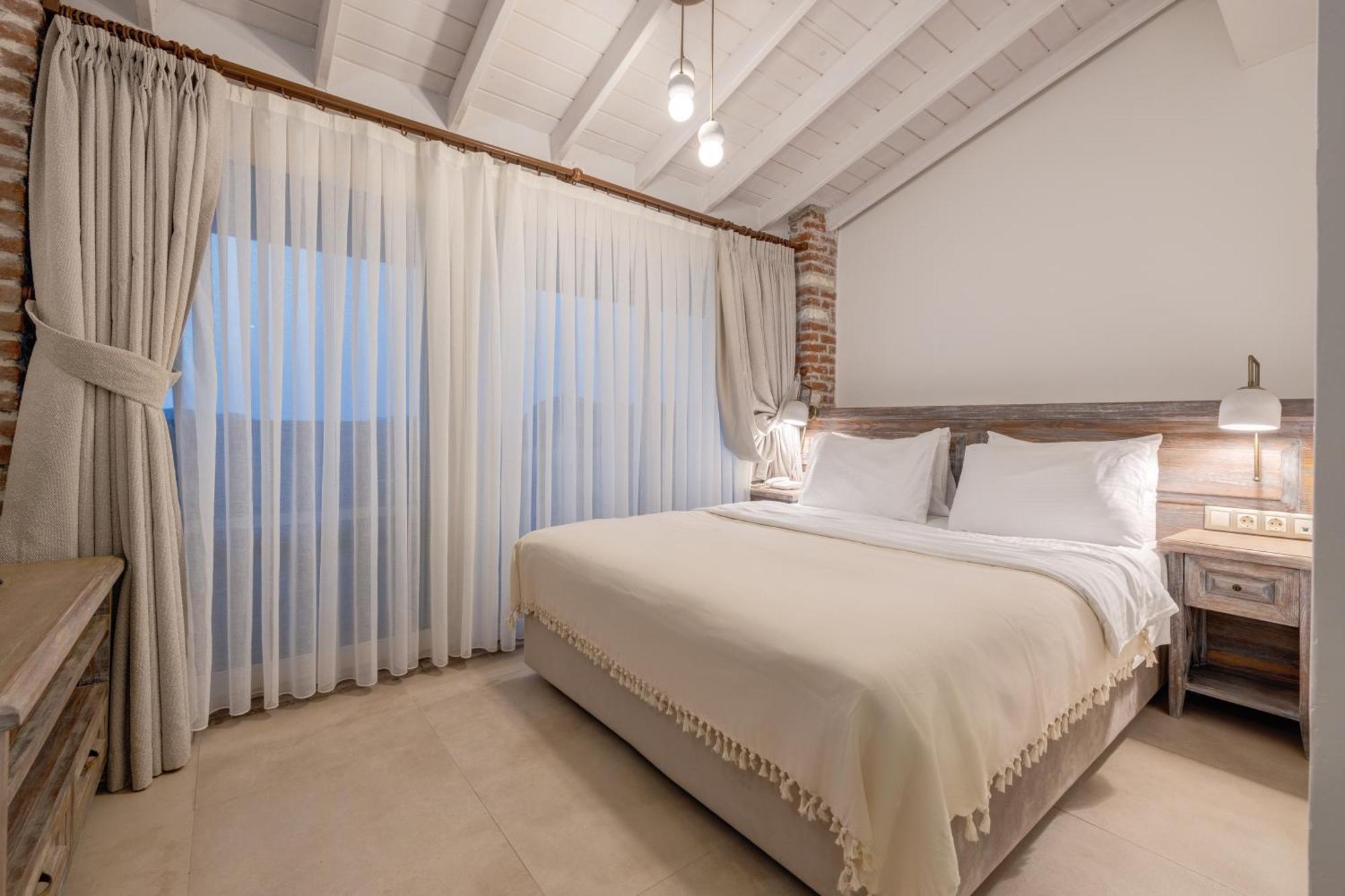 Navalia Hotel Foça Buitenkant foto