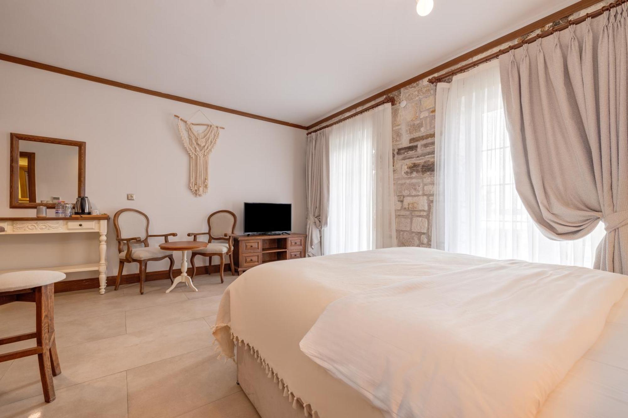 Navalia Hotel Foça Buitenkant foto